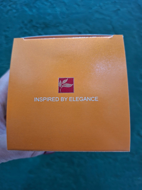 خرید کرم روشن کننده و جوان کننده الارو