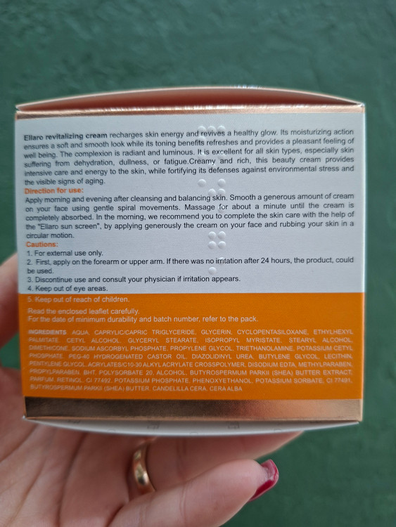 خرید کرم های جوان کننده و روشن کننده خارجی با قیمت مناسب