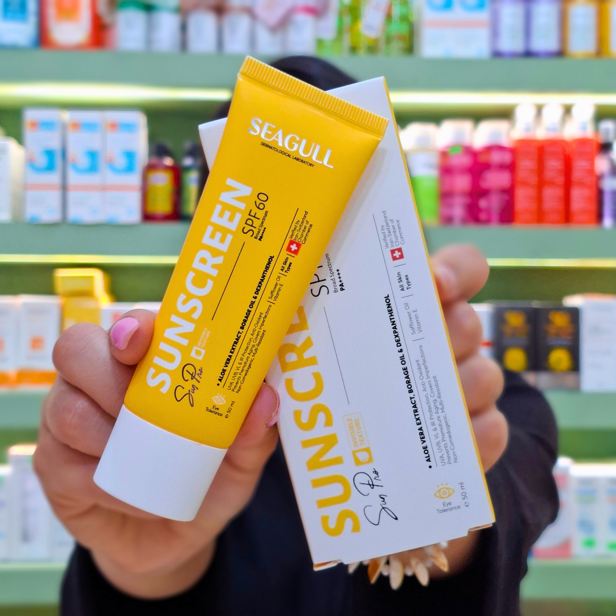 کرم ضد آفتاب بی رنگ سی گل با SPF60 مناسب انواع پوست حجم 50 میلی لیتر