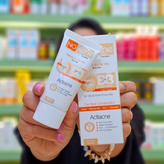 مرطوب کننده رنگی نو آکنه مدل BB با SPF20 مناسب پوست چرب و جوش دار حجم 40 میلی لیتر