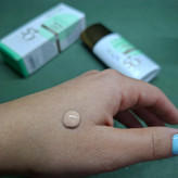 ضد آفتاب فلوئید رنگی شون مدل Dew Shield با SPF 50 حجم 50 میلی لیتر