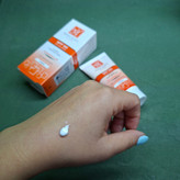 کرم ضد آفتاب مای مناسب پوست خشک و معمولی بی رنگ SPF60 حجم 50 میلی لیتر