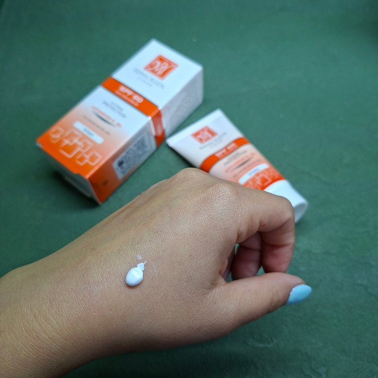 کرم ضد آفتاب مای مناسب پوست خشک و معمولی بی رنگ SPF60 حجم 50 میلی لیتر