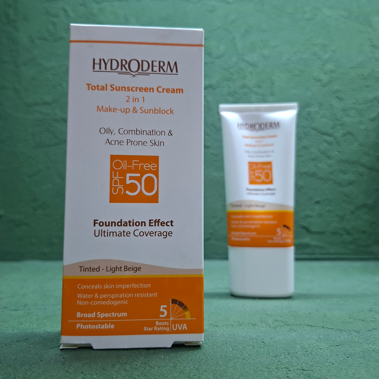 کرم ضد آفتاب کرم پودری هیدرودرم با SPF50 مناسب انواع پوست حجم 40 میلی لیتر