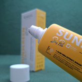 کرم ضد آفتاب بی رنگ سی گل با SPF60 مناسب انواع پوست حجم 50 میلی لیتر